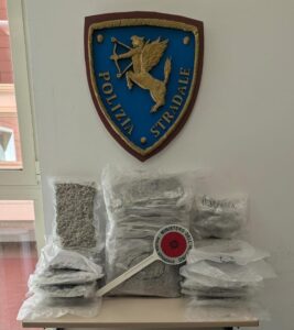 Scopri di più sull'articolo 56enne fermato alla guida con 12 chili di marijuana: scatta l’arresto
