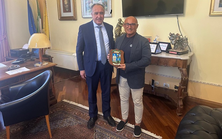 Al momento stai visualizzando Fabrizio Colomba, campione, accolto dal Presidente del Libero Consorzio di Agrigento