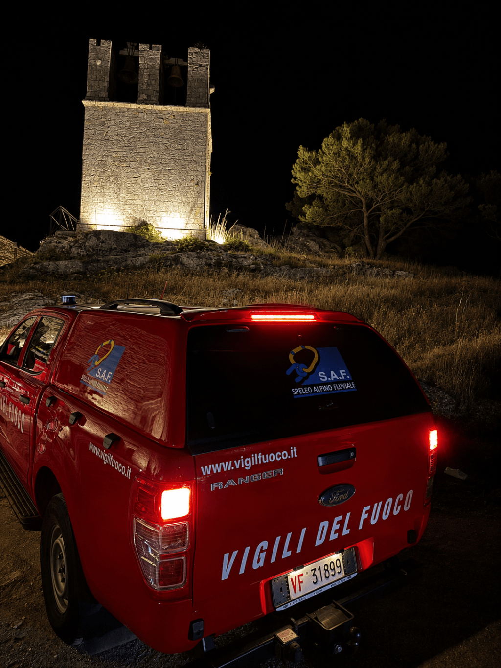 Al momento stai visualizzando Caltabellotta: Vigili del Fuoco e volontari uniti per salvare il cane Willy
