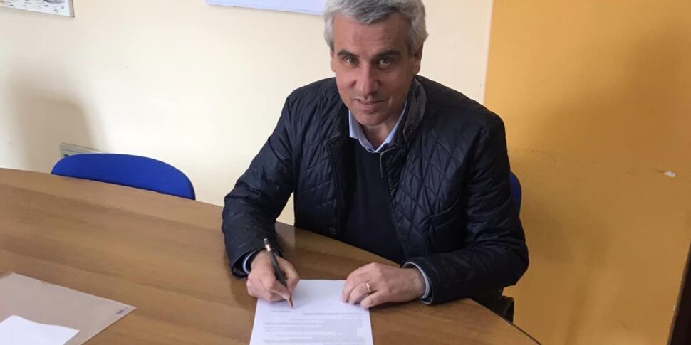 Al momento stai visualizzando Vandali colpiscono l’auto del sindaco di Santo Stefano Quisquina