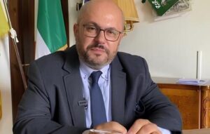 Scopri di più sull'articolo Il sindaco Antonio Palumbo risponde al nostro editoriale con fermezza