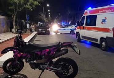 Al momento stai visualizzando Investita da una moto, una ragazza di 15 anni perde la vita: arrestato il guidatore