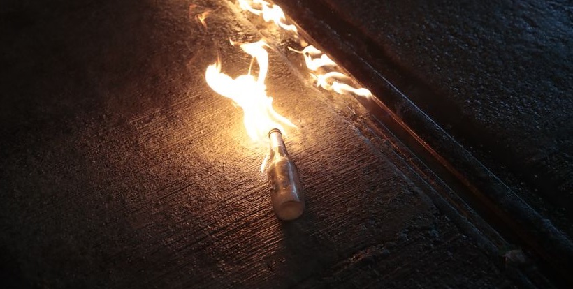 Al momento stai visualizzando Attacco con bottiglie molotov a una villetta: indagati padre e figlio