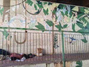 Scopri di più sull'articolo Canicattì, il “Muro della Gentilezza” diventa una discarica a cielo aperto
