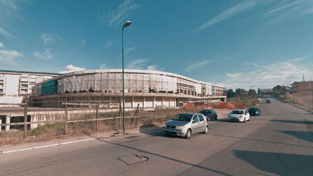 Al momento stai visualizzando Fiamme nel cantiere del centro commerciale di Fontanelle: avviate le indagini