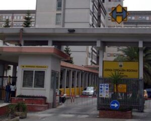 Scopri di più sull'articolo Tragedia all’ospedale Sant’Elia: perde la vita un neonato di 3 mesi