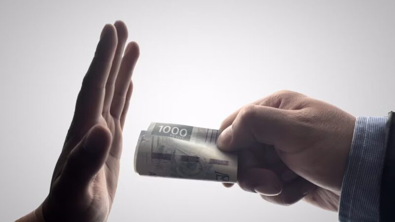 Al momento stai visualizzando Arresto del sindaco di Sommatino e 7 complici per corruzione nei lavori pubblici
