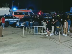 Scopri di più sull'articolo Rissa tra giovani ubriachi a San Leone: due denunciati e un ferito