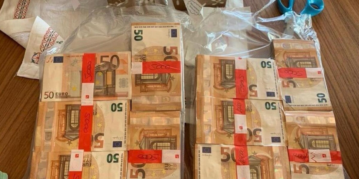 Al momento stai visualizzando Scoperta a Lucca una stamperia di banconote false: i falsi arrivavano a Palma di Montechiaro