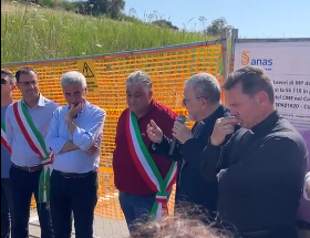 Al momento stai visualizzando Cittadini, Chiesa e sindaci dei Monti Sicani protestano per la Ss118 chiusa