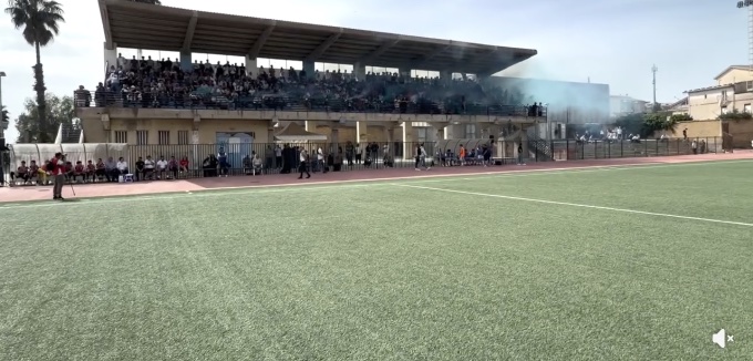 Al momento stai visualizzando Denunciato un 40enne per lanci di petardi durante la partita dell’Akragas