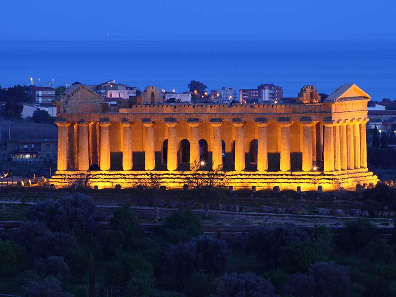 Al momento stai visualizzando Aperture serali e notturne al Valle dei Templi dal 20 giugno