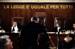 Al momento stai visualizzando Condannato a 45 anni un uomo per estorsione a un venditore ambulante