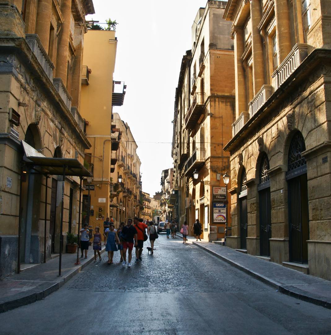 Al momento stai visualizzando Modifiche agli orari di esposizione dei mastelli in via Atenea ad Agrigento