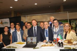 Scopri di più sull'articolo L’azienda bio di Dario Brucculeri porta uva e pistacchio a New York