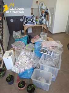 Scopri di più sull'articolo Agrigento – Colpo al traffico di droga, sequestrati 100 chili tra hashish e marijuana: tre arresti