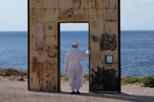 Scopri di più sull'articolo Papa Leone a Lampedusa: il vescovo Damiano celebra un abbraccio di pace