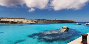 Scopri di più sull'articolo Papa Leone in visita a Lampedusa: omaggio al cimitero del piccolo Yousuf