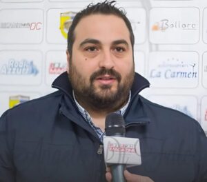Scopri di più sull'articolo Agrigento – Calcio, in uscita il libro “Dilettante a chi??? – Manuale per il dirigente del calcio dei poveri” di Danilo Scimonelli