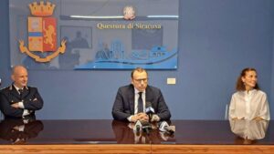 Scopri di più sull'articolo Aldo Fusco assume la direzione della Questura di Siracusa: focus su sicurezza e antimafia