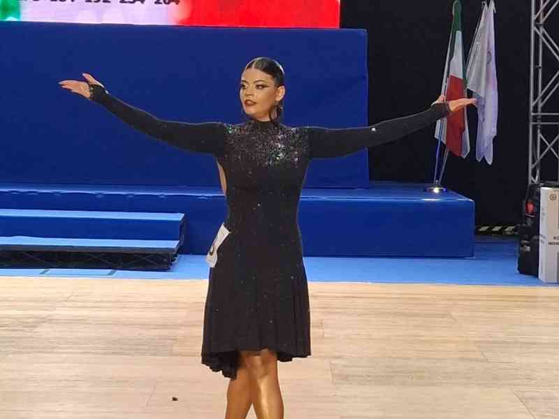 Al momento stai visualizzando Giulia Pendola di Menfi conquista il titolo di vice campionessa di danza sportiva
