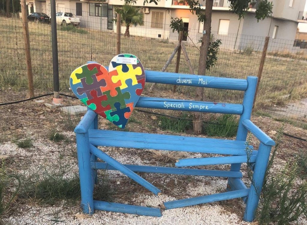 Al momento stai visualizzando Agrigento – Panchine distrutte al Parco di Gioele, il sindaco Clemente: “gesti che lasciano senza parole”