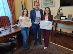 Scopri di più sull'articolo Agrigento – “Premio America Giovani”, il presidente Pendolino ha ricevuto le neolaureate di Aragona Alisia Fucà e Stefania Maria Pia Cacciatore