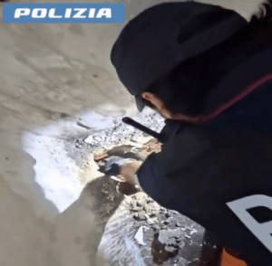 Scopri di più sull'articolo Agrigento – Fortino della droga “protetto” dalle telecamere, arrestato spacciatore