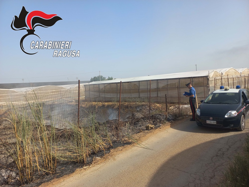 Al momento stai visualizzando Due denunciati a Vittoria per roghi di rifiuti agricoli e fumarole pericolose