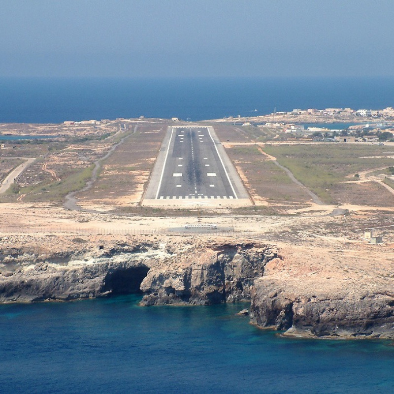 Al momento stai visualizzando Voli garantiti a Lampedusa dopo la visita del Papa: personale Dat precettato
