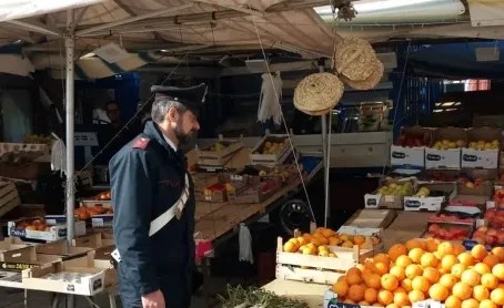 Al momento stai visualizzando Agrigento – Licata, sorpresi a vendere frutta e verdura privi di documentazioni: sanzionati venditori ambulanti