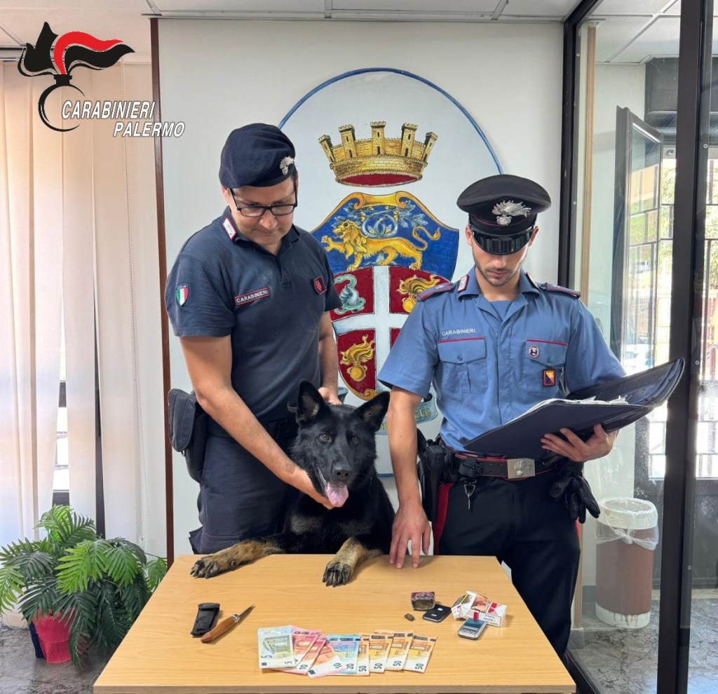 Al momento stai visualizzando Due spacciatori in manette, confiscati oltre 140 grammi di hashish