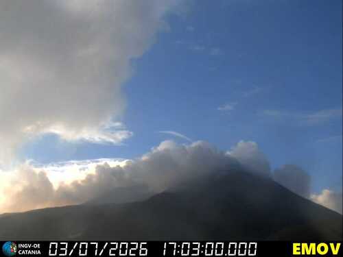 Al momento stai visualizzando Flussi lavici dall’Etna: l’eruzione non accenna a fermarsi