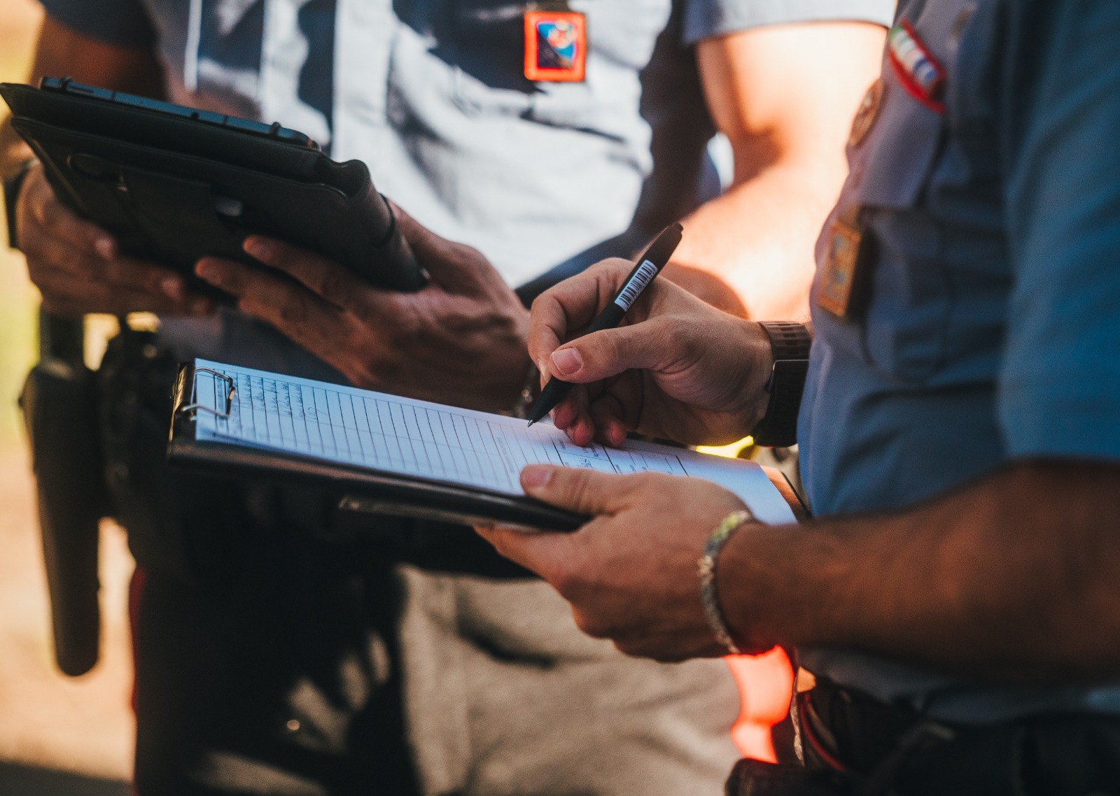 Scopri di più sull'articolo Agrigento – Controlli dei Carabinieri nell’Agrigentino: sequestrata un’autobotte e distrutti oltre 600 chili di frutta e verdura