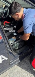 Scopri di più sull'articolo Agrigento – Scappa al controllo, aveva droga e ricetrasmittente: arrestato