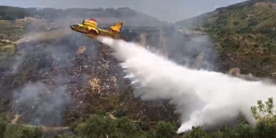 Scopri di più sull'articolo Agrigento – Santo Stefano Quisquina sotto assedio dalle fiamme: paura per deposito di ossigeno e fabbrica di fuochi