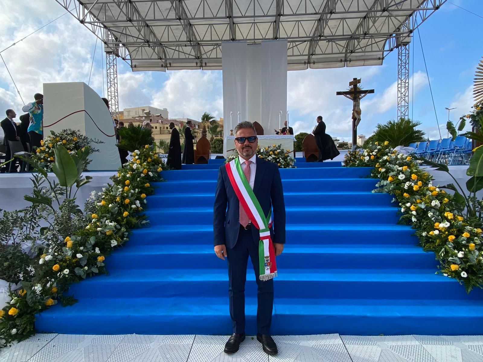 Al momento stai visualizzando Il sindaco Nigrelli di Comitini in visita a Lampedusa con Papa Francesco