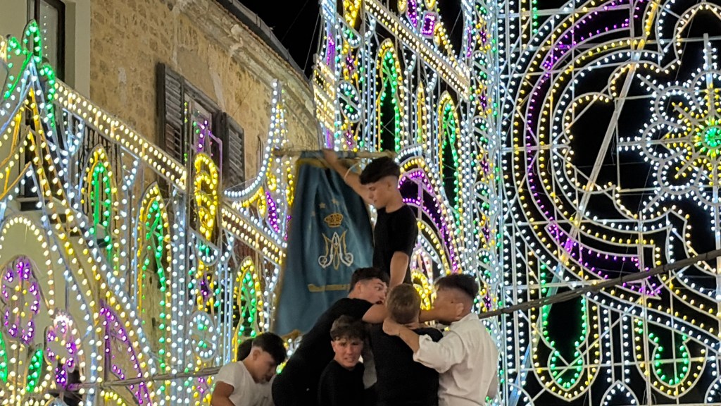 Al momento stai visualizzando Agrigento – Racalmuto, emozioni e tradizione per la “Pigliata di lu Ciliu”: Gianpaolo Bufalino Maranella conquista la bandiera del cero