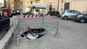 Scopri di più sull'articolo Una voragine nel cuore di agrigento: E’ questo il primo benvenuto ai turisti nel luglio 2026