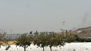 Scopri di più sull'articolo Agrigento – Incendio alla “Ciavolotta” di Favara: in volo l’elicottero antincendio, fiamme sotto controllo ma resta alta l’attenzione