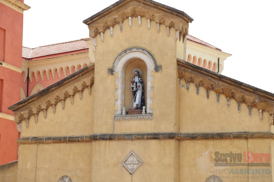 Al momento stai visualizzando La facciata del Santuario di San Calogero si svela in vista della festa