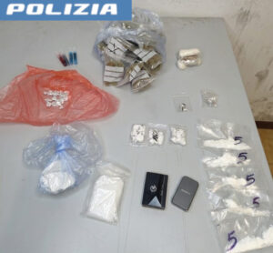 Scopri di più sull'articolo Agrigento – In auto con dosi di cocaina, crack e marijuana: denunciato 19enne