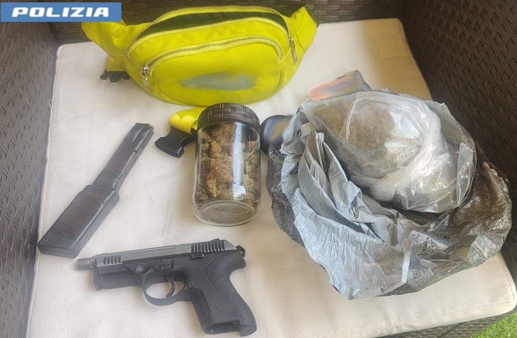Al momento stai visualizzando Agrigento – In bici con una pistola carica e 300 grammi di marijuana, arrestato