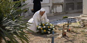 Scopri di più sull'articolo Papa Leone in visita a Lampedusa: un messaggio di umanità nei gesti