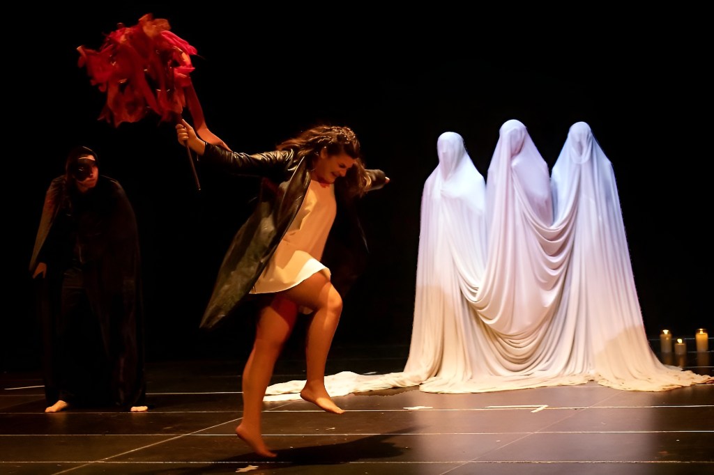 Scopri di più sull'articolo Agrigento – Domani il via alla stagione 2026 del Teatro dell’Efebo con “Le Troiane” di Euripide