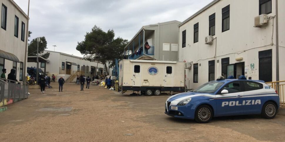 Al momento stai visualizzando Agrigento – Migranti, in 119 lasciano Lampedusa su un volo dell’Oim per Roma