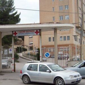 Scopri di più sull'articolo Agrigento – Marina di Palma, aggressione e vandalismo sul lungomare: un ferito e arredi danneggiati