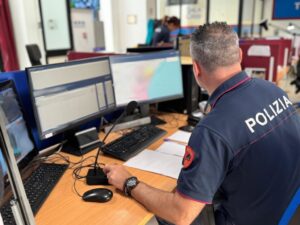 Scopri di più sull'articolo Colpisce il coinquilino con una padella dopo lite in cucina, denunciato