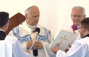 Scopri di più sull'articolo Papa in visita a Lampedusa: “Il mare diventi simbolo di umanità