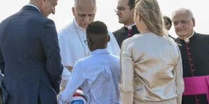 Scopri di più sull'articolo La commovente storia di Leo e il pallone donato a Papa Leone